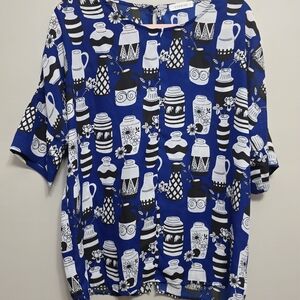 Cherish Brand Ladies Blouse Size Medium Blue Black White Abstract